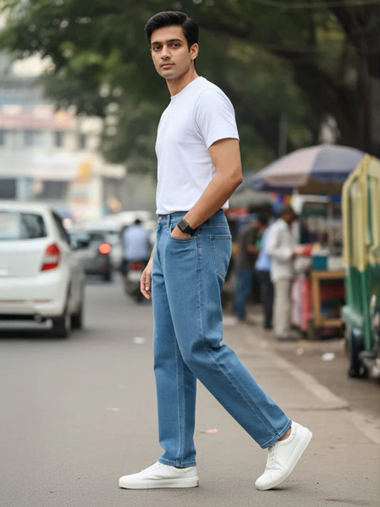 Men’s Light Blue Comfort-Fit Jeans – Premium Denim