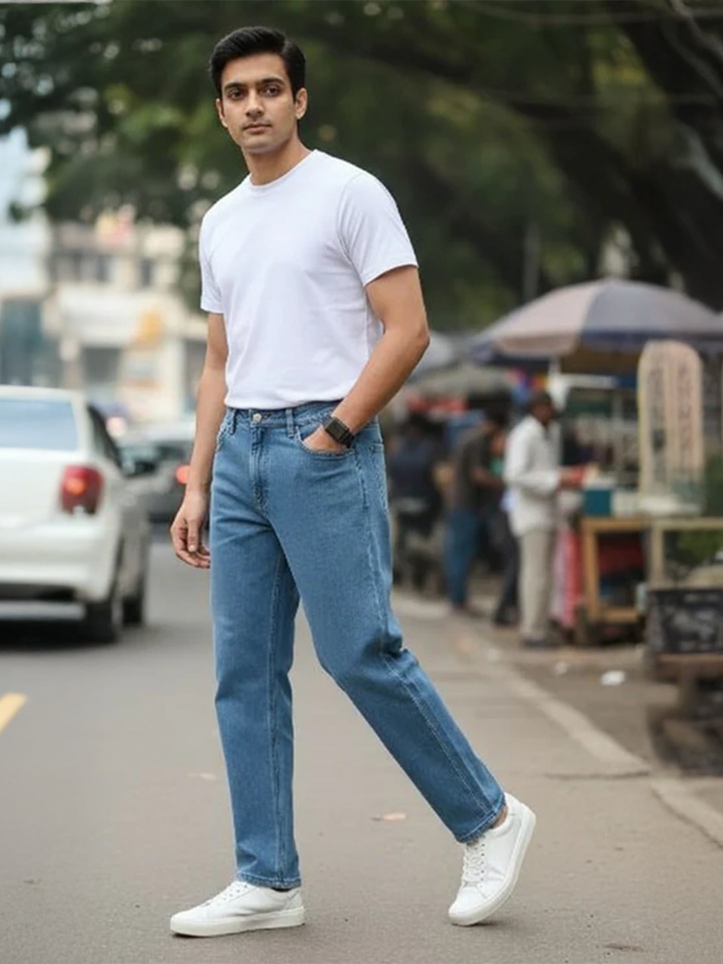 Men’s Light Blue Comfort-Fit Jeans – Premium Denim